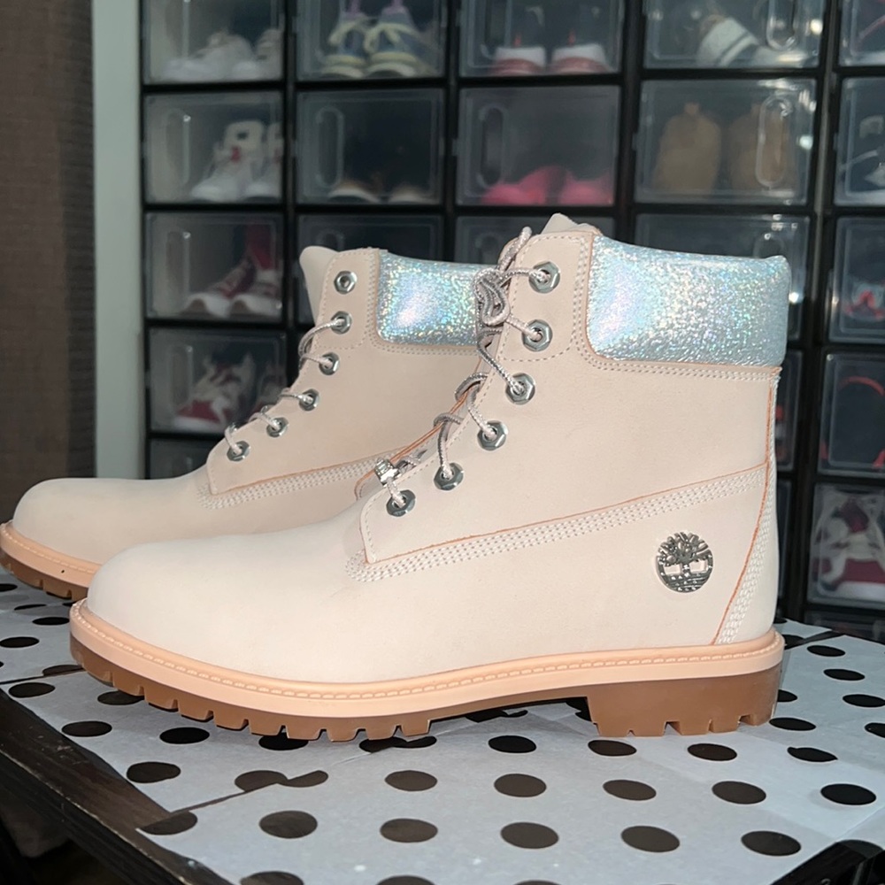 Size 8.5 light pink women’s nubuck timberland boots